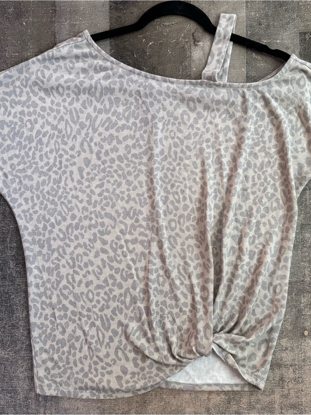 Daytrip Light Grey Leopard Knot-Front Crop Top